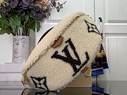 Colestore Louis Vuitton Bumbag Monogram Teddy Fleece 37x14x13cm - 1