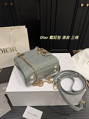 Colestore Dior Lady Dior Mini Bag In Shiny Leather Light Grey 20.17 cm  - 6