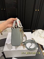 Colestore Dior Lady Dior Mini Bag In Shiny Leather Light Grey 20.17 cm  - 5