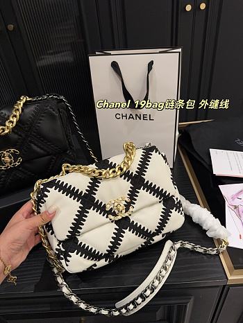 Colestore Chanel 19 White And Black 26.16 cm