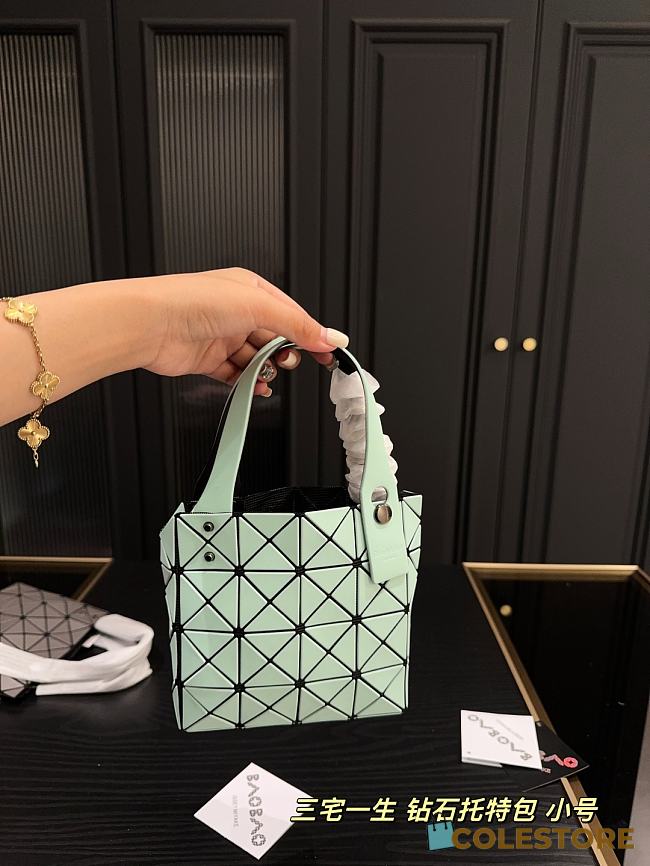Colestore BAO BAO ISSEY MIYAKE Green Pastel 16 x 15 cm - 1