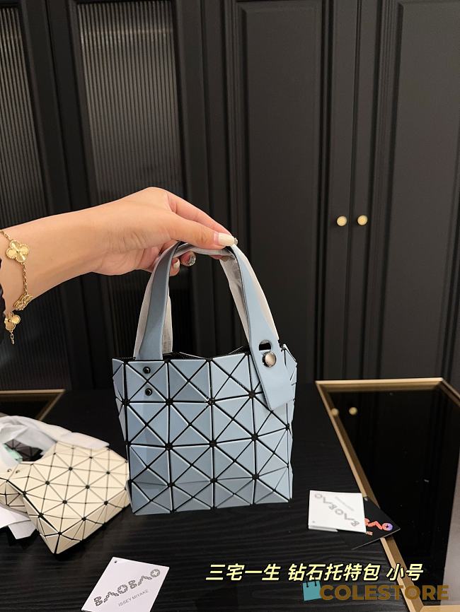 Colestore BAO BAO ISSEY MIYAKE Blue Pastel 16 x 15 cm - 1