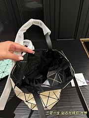 Colestore BAO BAO ISSEY MIYAKE Yellow Pastel 21 x 27 cm - 5