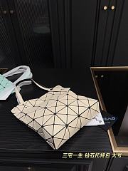 Colestore BAO BAO ISSEY MIYAKE Yellow Pastel 21 x 27 cm - 3
