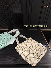 Colestore BAO BAO ISSEY MIYAKE Yellow Pastel 21 x 27 cm - 2