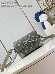 Colestore Louis Vuitton Steamer Wearable Wallet Monogram 20x7x26CM - 1