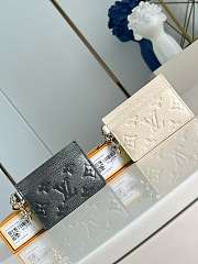 Colestore Louis Vuitton Charms Monogram Empreinte 10x7x0.3CM - 1