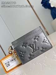 Colestore Louis Vuitton Charms Monogram Empreinte 10x7x0.3CM - 2