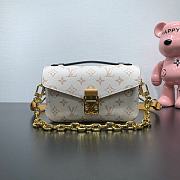 Louis Vuitton Pochette Métis East West Monogram Dune 21.5 x 13.5 x 6 cm - 1