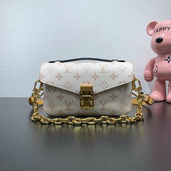 Louis Vuitton Pochette Métis East West Monogram Dune 21.5 x 13.5 x 6 cm