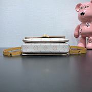 Louis Vuitton Pochette Métis East West Monogram Dune 21.5 x 13.5 x 6 cm - 5