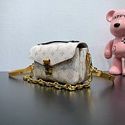 Louis Vuitton Pochette Métis East West Monogram Dune 21.5 x 13.5 x 6 cm - 6