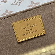 Louis Vuitton Pochette Métis East West Monogram Dune 21.5 x 13.5 x 6 cm - 4