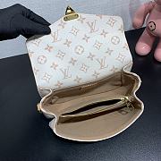 Louis Vuitton Pochette Métis East West Monogram Dune 21.5 x 13.5 x 6 cm - 2