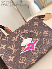 Colestore Louis Vuitton Trio Toiletry Pouch Other Monogram Canvas 25x20x5CM - 3