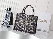 Colestore Dior Book Tote Small Blue Dior Oblique Embroidery size 26cm - 1