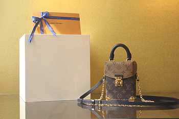 Colestore Louis Vuitton Camera Box Monogram 16x13CM