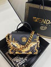 Colestore Versace x Fendi 'FENDACE LA MEDUSA MEDIUM HANDBAG' size 25cm - 4