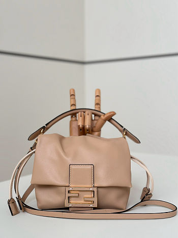 Colestore Fendi Medium Mamma Baguette shoulder bag 26.5x18x8.5cm