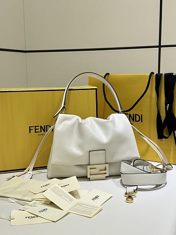 Colestore Fendi Medium Mamma Baguette White shoulder bag 26.5x18x8.5cm