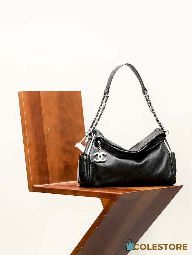 Colestore Chanel Small Ultimate Soft Hobo 30x20x12cm - 1