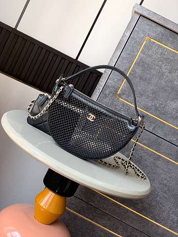 Colestore Chanel Clutch with chain - Mesh, shiny lambskin & Gold-Tone Metal Black 15x22x6cm