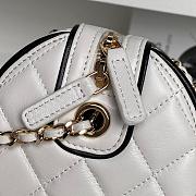 Colestore Chanel Clutch With Chain White & Black 11.5×18.5×11cm - 2