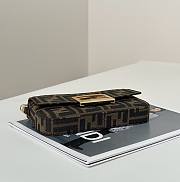 Colestore Fendi Baguette Phone Pouch in Brown 18.5x10x2.5cm - 3