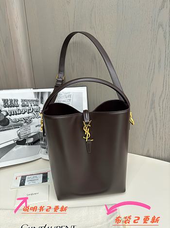  Colestore YSL Saint Laurent Le 37 Shiny Leather in Brown 20x25cm