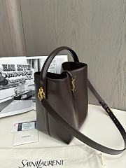  Colestore YSL Saint Laurent Le 37 Shiny Leather in Brown 20x25cm - 3
