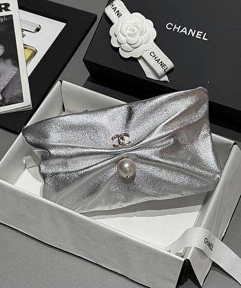 Colestore Chanel Clutch with Chain Metallic Lambskin, Imitation Pearl & Gold-Tone Metal Silver 14X24x5cm