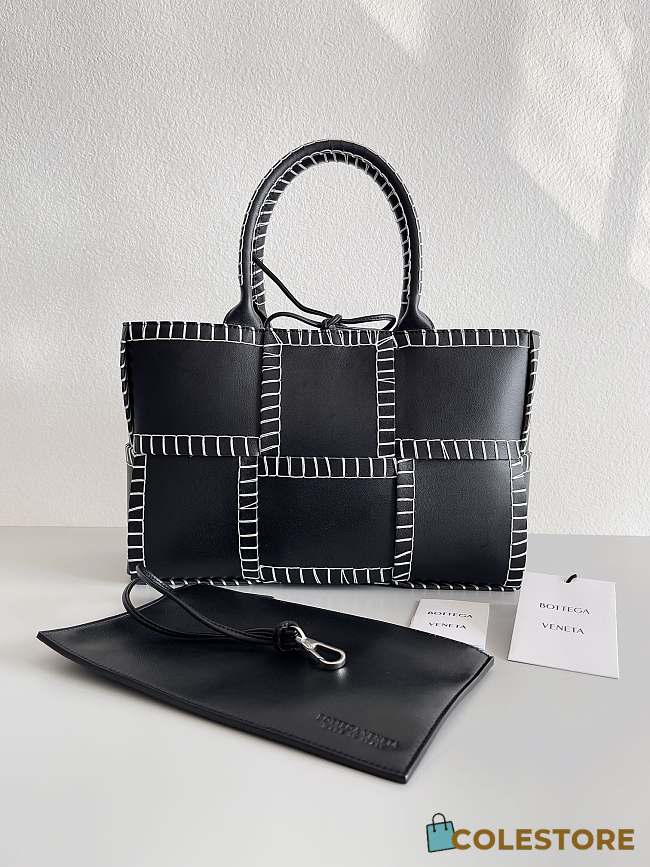 Colestore Bottega Veneta Arco Small Intrecciato Leather Tote Bag in Black 30x20x11.5cm - 1