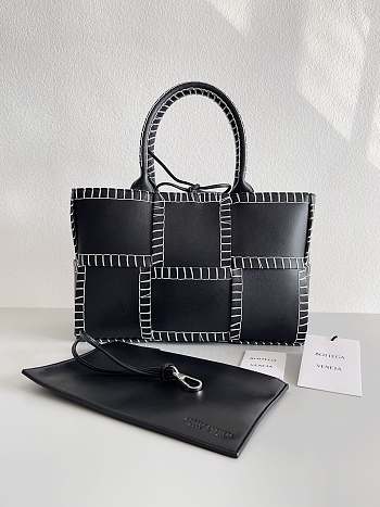 Colestore Bottega Veneta Arco Small Intrecciato Leather Tote Bag in Black 30x20x11.5cm