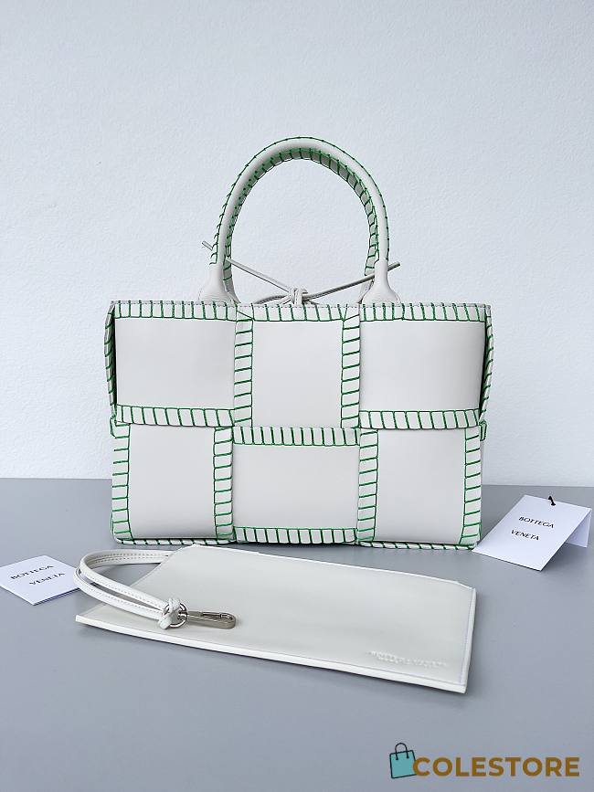 Colestore Bottega Veneta Arco Small Intrecciato Leather Tote Bag in White 30x20x11.5cm - 1