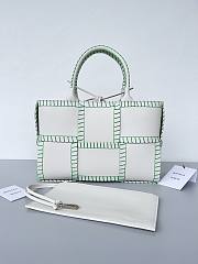 Colestore Bottega Veneta Arco Small Intrecciato Leather Tote Bag in White 30x20x11.5cm - 1