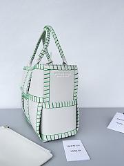 Colestore Bottega Veneta Arco Small Intrecciato Leather Tote Bag in White 30x20x11.5cm - 4