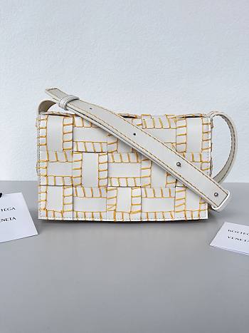 Colestore Bottega Veneta Overlock Stitched Cassette Bag in White Yellow 23x15x5.5cm
