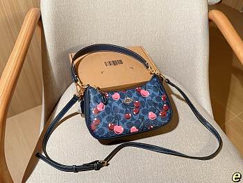 Colestore Coach Outlet Teri Shoulder Bag With Cherry Print 24x13x6cm
