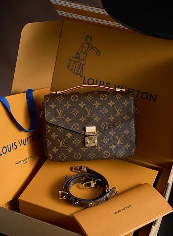 Colestore Louis Vuitton Pochette Métis Monogram 25 x 19 x 7 cm