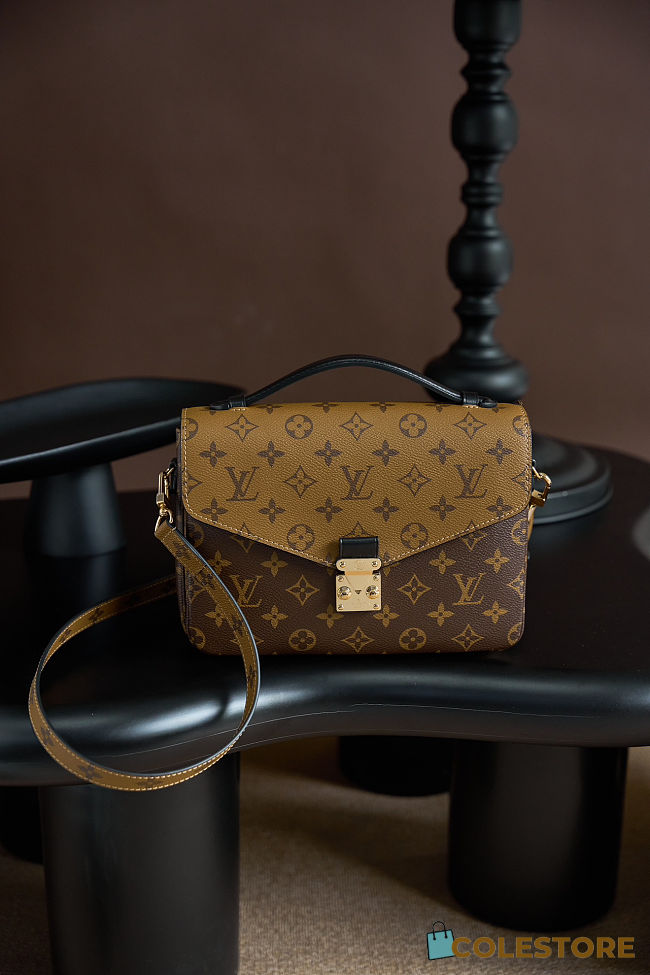 Colestore Louis Vuitton Pochette Métis Monogram Reverse Canvas 25 x 19 x 7 cm - 1