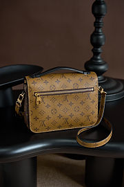 Colestore Louis Vuitton Pochette Métis Monogram Reverse Canvas 25 x 19 x 7 cm - 3