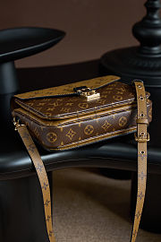 Colestore Louis Vuitton Pochette Métis Monogram Reverse Canvas 25 x 19 x 7 cm - 2