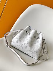 Colestore Louis Vuitton Bella Bucket Bag in White 19x22x14cm - 5