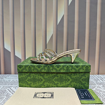Colestore Gucci Sandals Crystal-Embellished Diamond Buckle in Gold