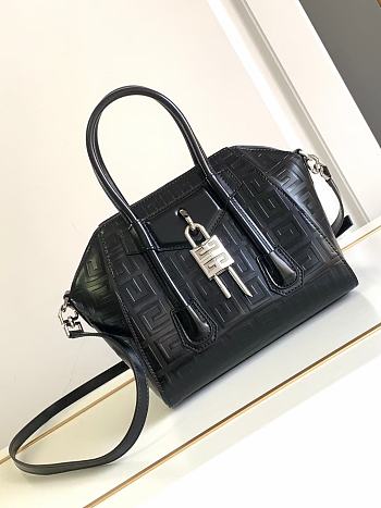 Colestore Givenchy Antigona Mini Lock Bag in Black 23x20x13cm