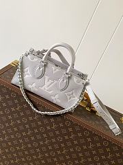 Colestore Louis Vuitton OnTheGo East West Gray 18 x 12 x 16cm - 1