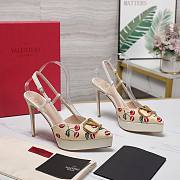 Colestore Valentino Vlogo Signature Platform Heel Pumps In Cherryfic Pattern  - 4