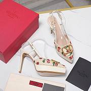 Colestore Valentino Vlogo Signature Platform Heel Pumps In Cherryfic Pattern  - 5