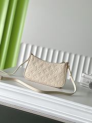 Colestore Louis Vuitton Easy Pouch On Strap Cream 19 x 11.5 x 3 cm - 5