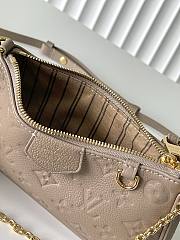 Colestore Louis Vuitton Easy Pouch On Strap Turtledove 19×11.5×3cm - 3